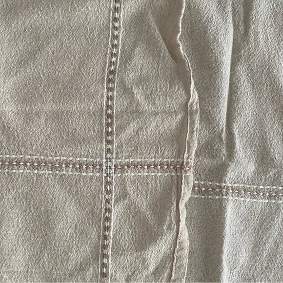 Tan and beige tablecloth 58 x 72 oval. Cotton Blend w/embroidery. EC. - Picture 4 of 14